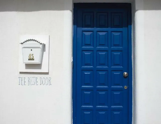 Сasa de vacaciones The Blue Door Lixouri